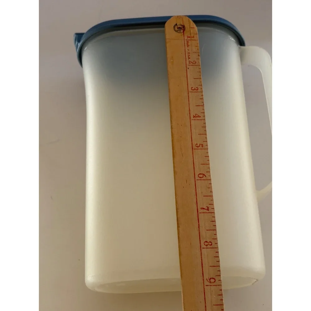 Vintage Tupperware Slim Line Fridge Pitcher 2009C-1 Flip Top Lid 2 Qt Made USAOh